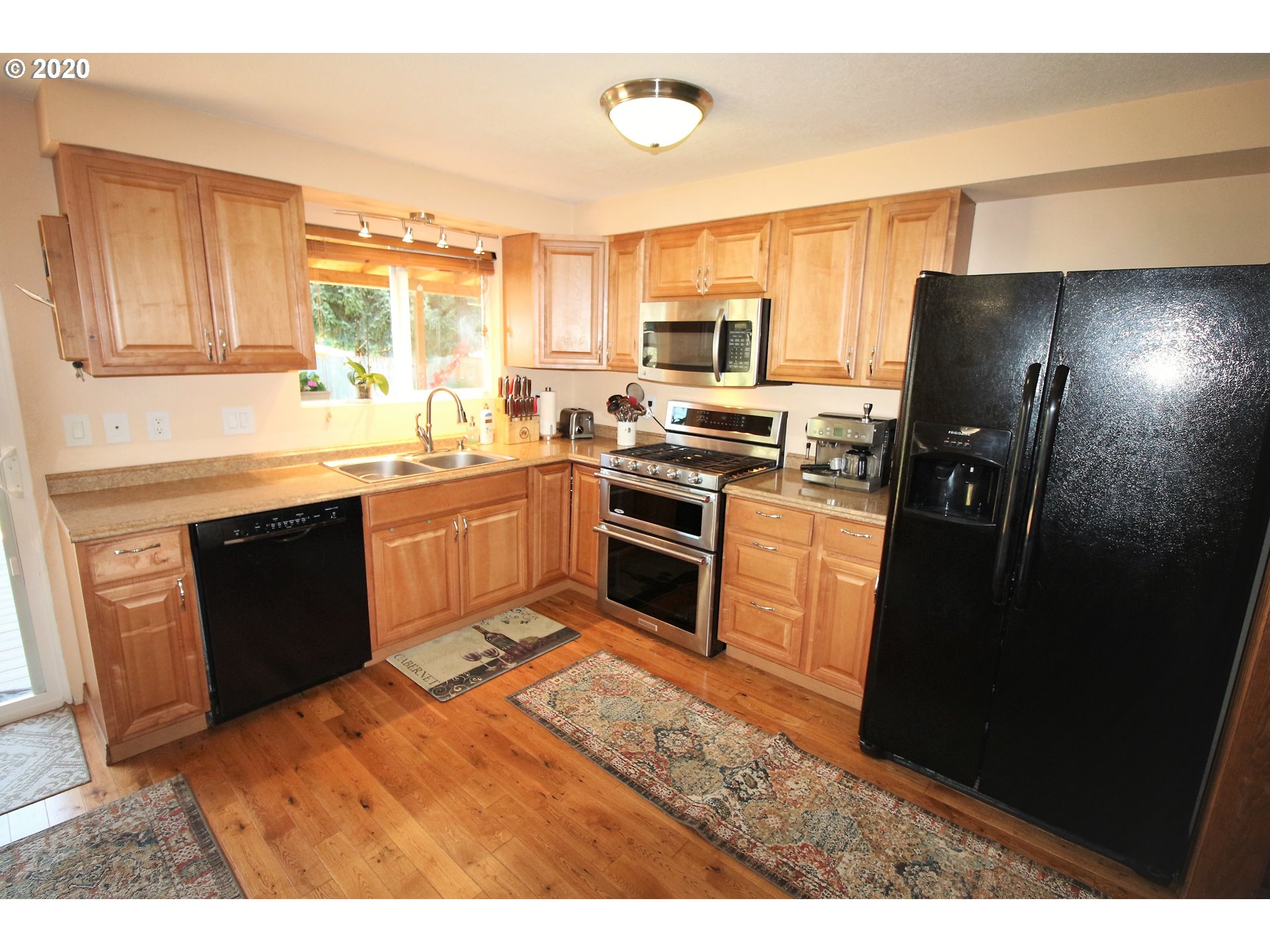 9072 Southwest Raritan Court Tualatin, OR 97062 - Photo 9 of 25 Gallery Image 9