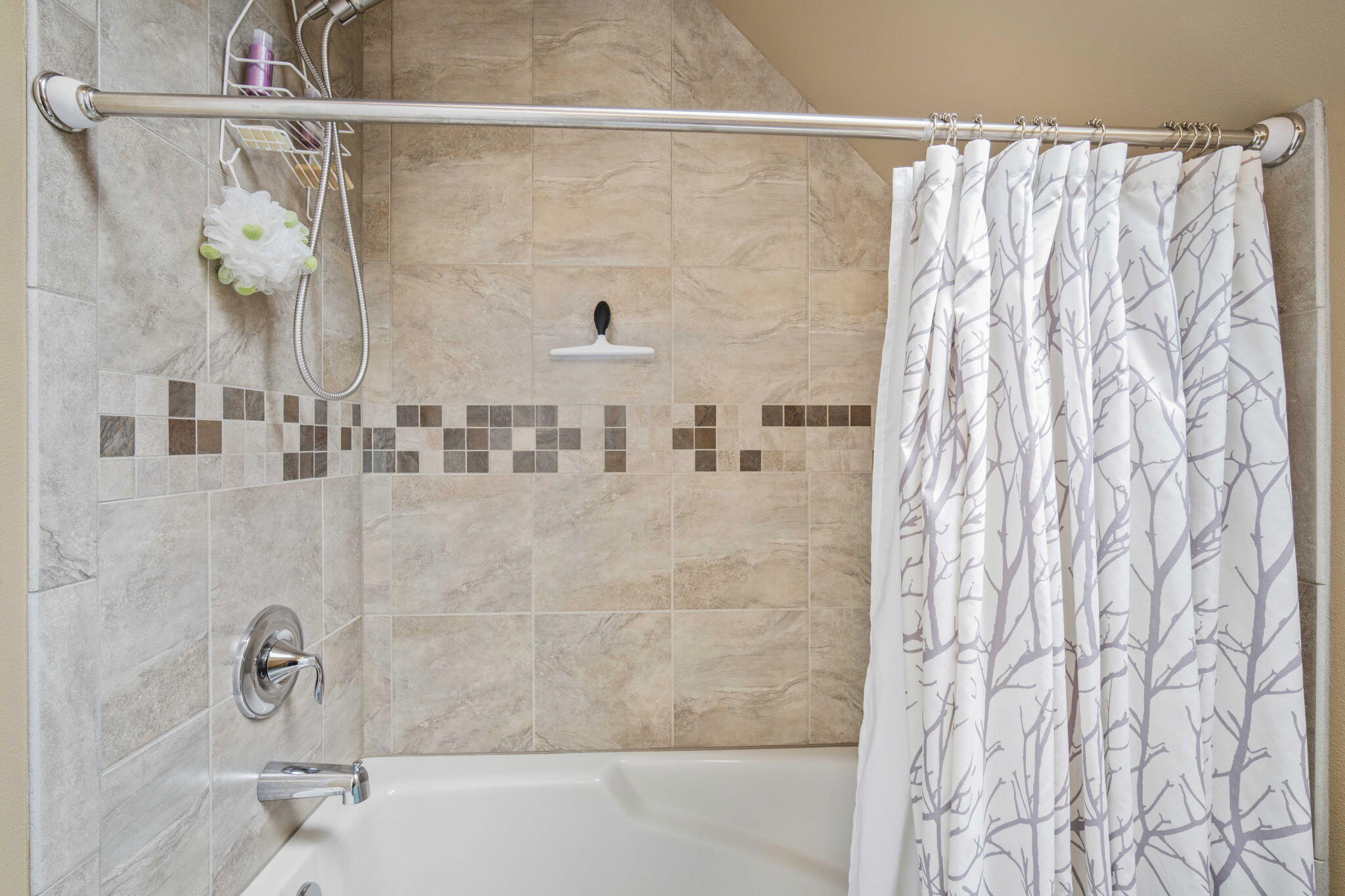 14234 Whitewater Loop La Pine, OR 97739 - Photo 34 of 62 ... and has a tiled tub shower combo