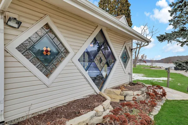$589,900 | 6N263 River Drive, St. Charles, IL 60175