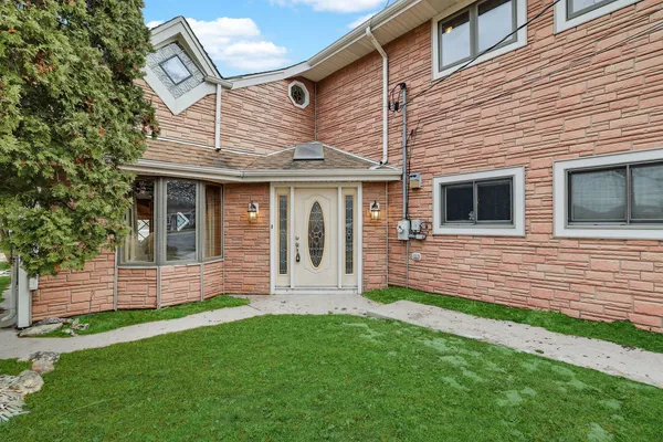 $589,900 | 6N263 River Drive, St. Charles, IL 60175