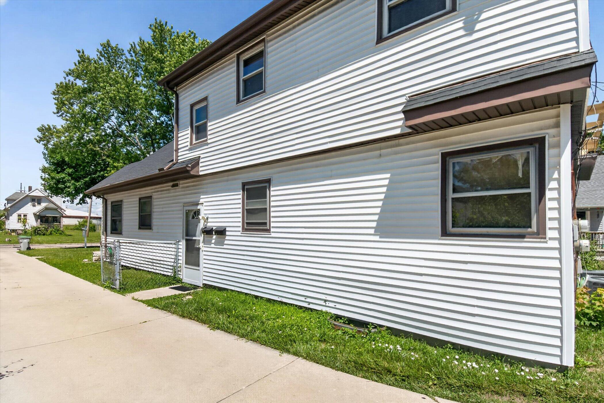 5936 North 84th Street Milwaukee, WI 53225 - Photo 17 of 18 side view