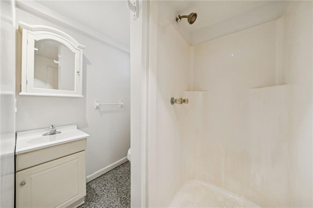 815 Elizabeth Street Pittsburgh, PA 15221 - Photo 24 of 38