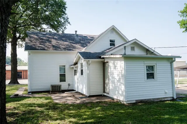 $99,000 | 707 5th Street, Altamont, KS 67330