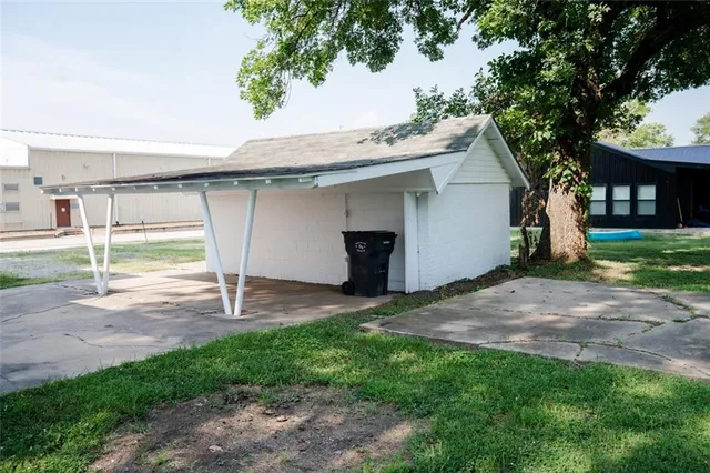 $99,000 | 707 5th Street, Altamont, KS 67330