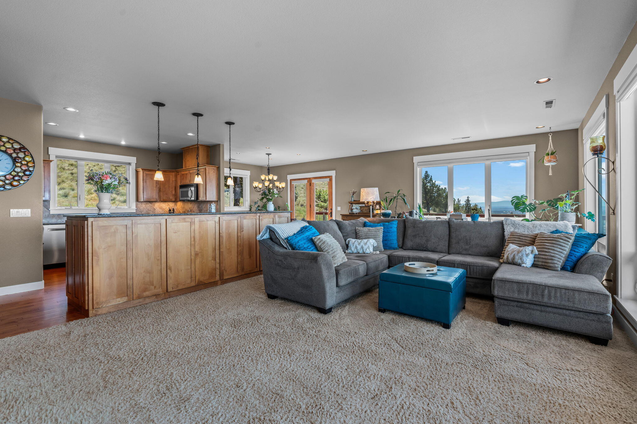 10875 Southwest Mintken Lane Culver, OR 97734 - Photo 8 of 43 a living room with furniture and a kitchen