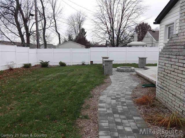 582 Curzon Road Rochester, MI 48307 - Photo 3 of 30 3.JPG