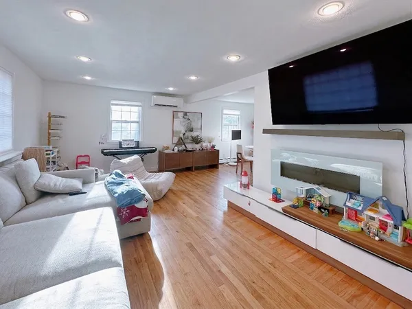 $6,000 | 27 Rockville Avenue, Lexington, MA 02421