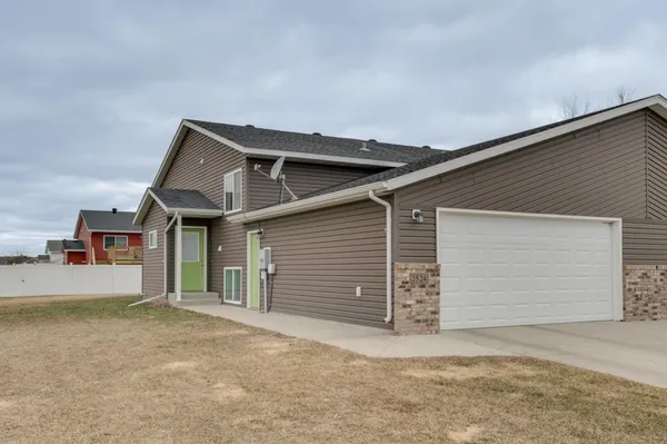 $282,900 | 2524 7th Court West, West Fargo, ND 58078