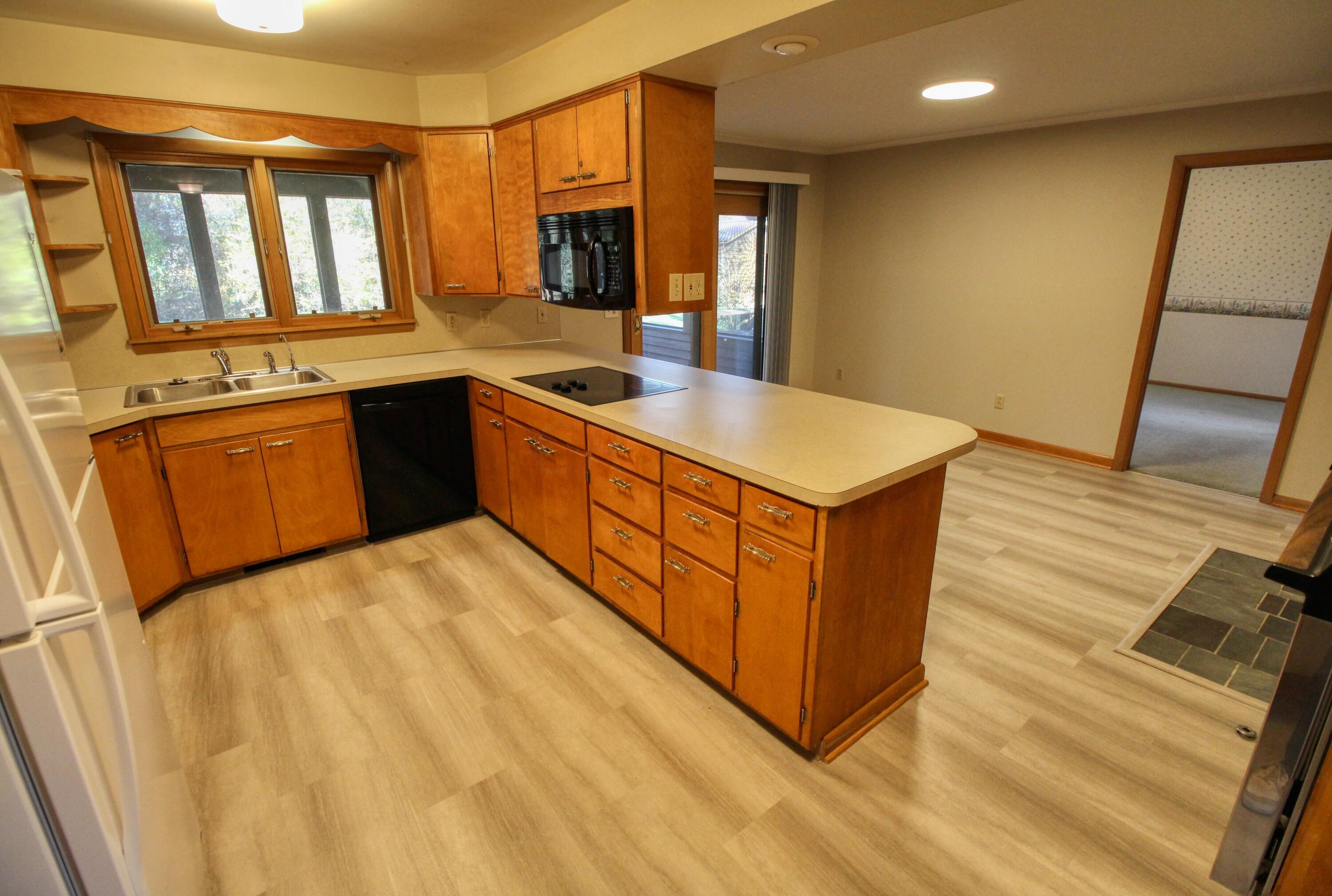 2066 Middlesex Road Columbus, OH 43220 - Photo 11 of 26 Kitchen3