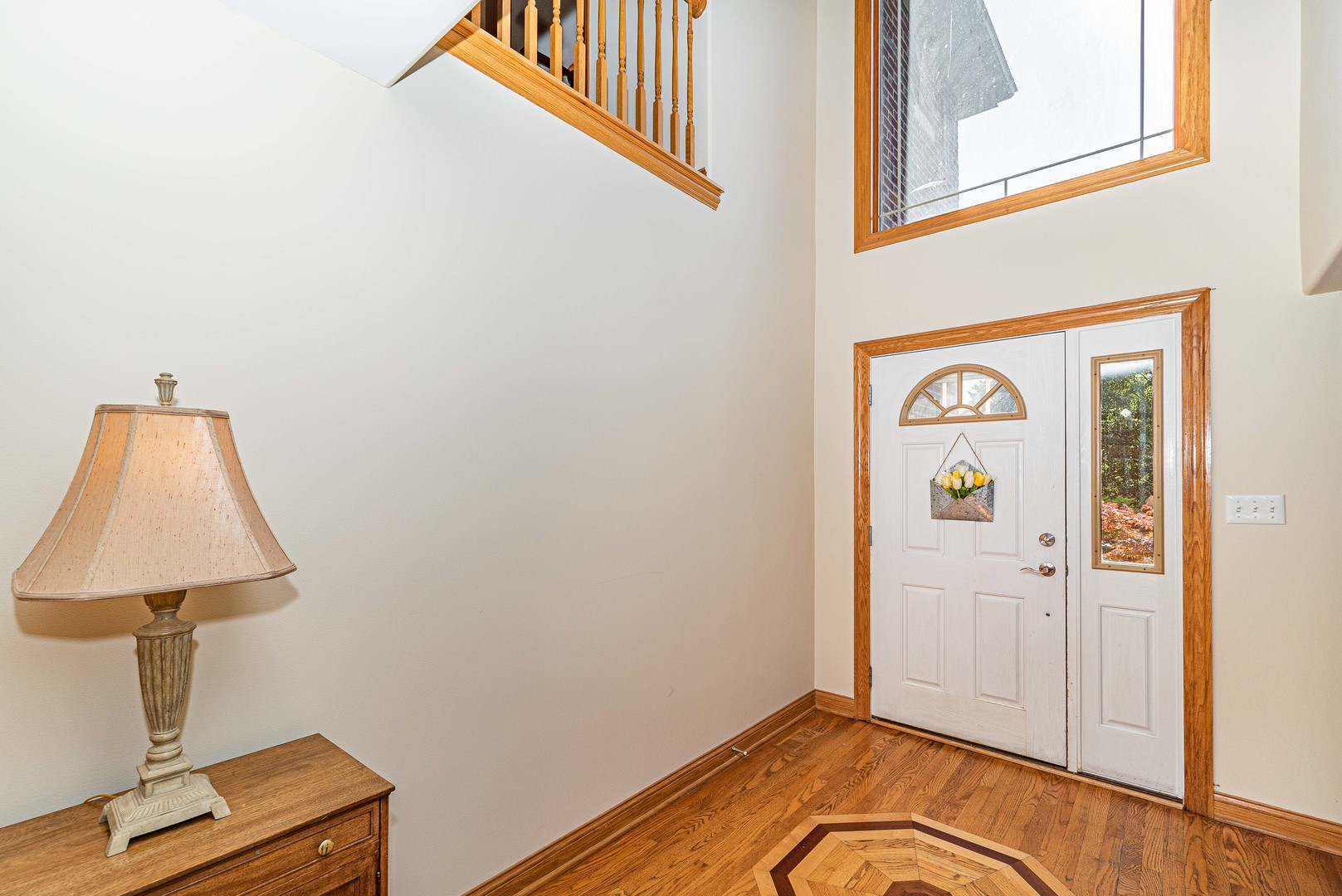 10551 Princess Avenue Chicago Ridge, IL 60415 - Photo 2 of 26 an entryway of a house with wooden floor