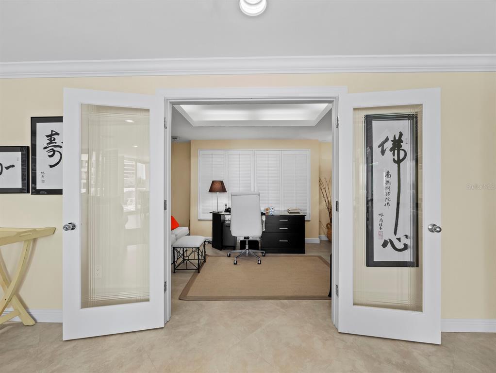 455 Longboat Club Road, Unit 402 Longboat Key, FL 34228 - Photo 25 of 50 a living room with furniture