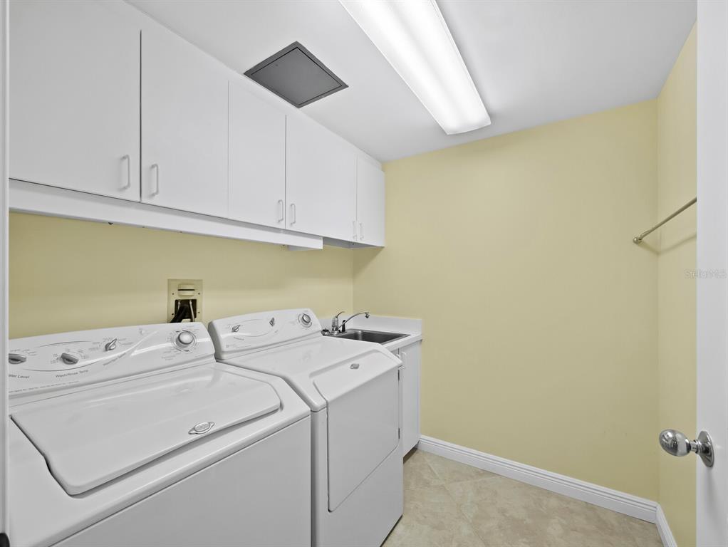 455 Longboat Club Road, Unit 402 Longboat Key, FL 34228 - Photo 27 of 50 a utility room with dryer and washer