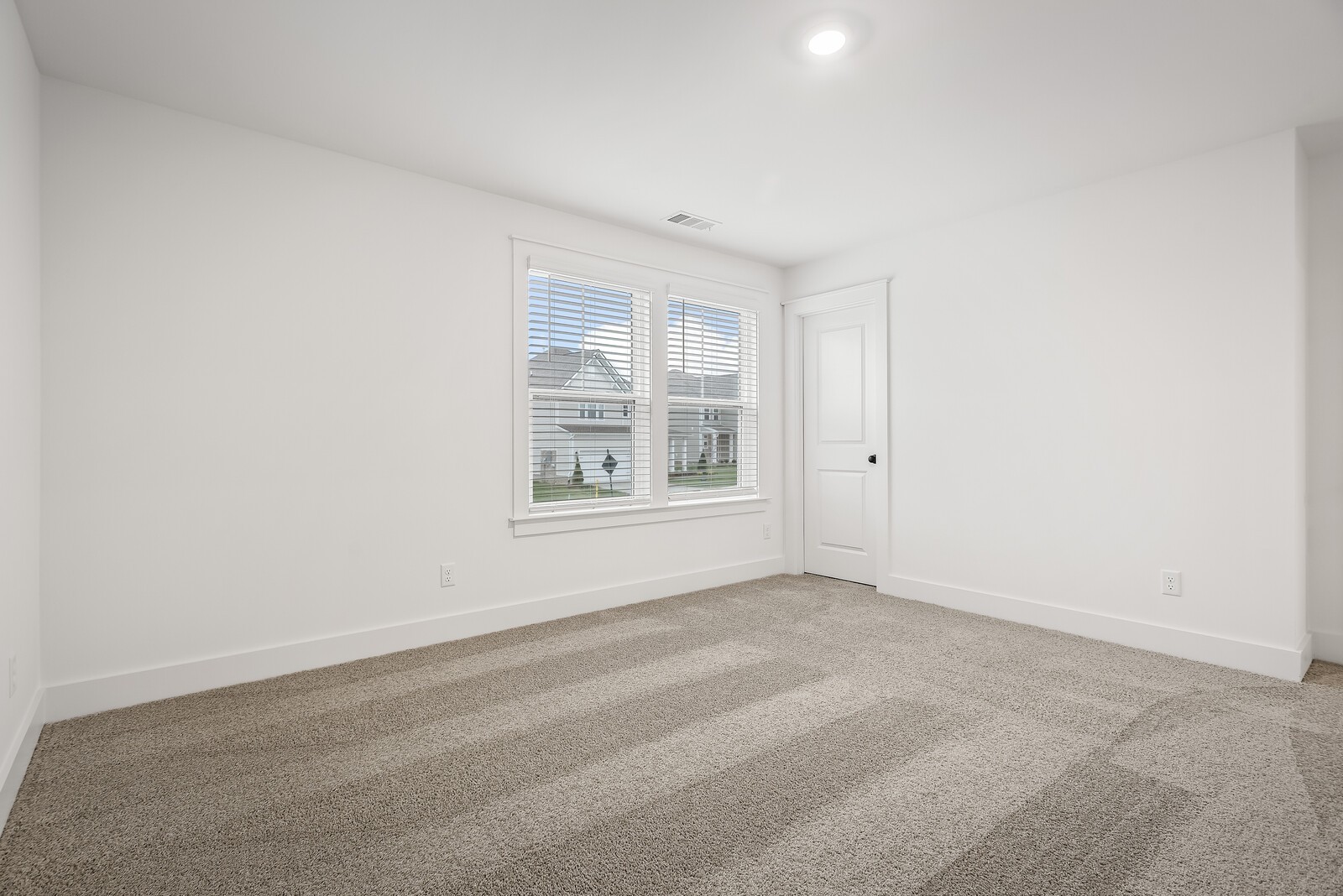 666 Conifer Drive Spring Hill, TN 37174 - Photo 59 of 64 an empty room with windows and closet
