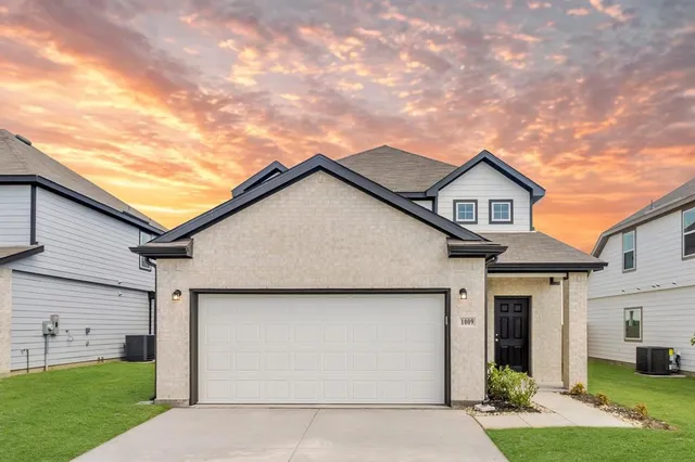 $399,890 | 1009 Wind Drift Way, Fort Worth, TX 76131