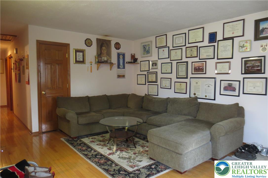 2416 South Alice Street Allentown, PA 18103 - Photo 9 of 22 Gallery Image 9