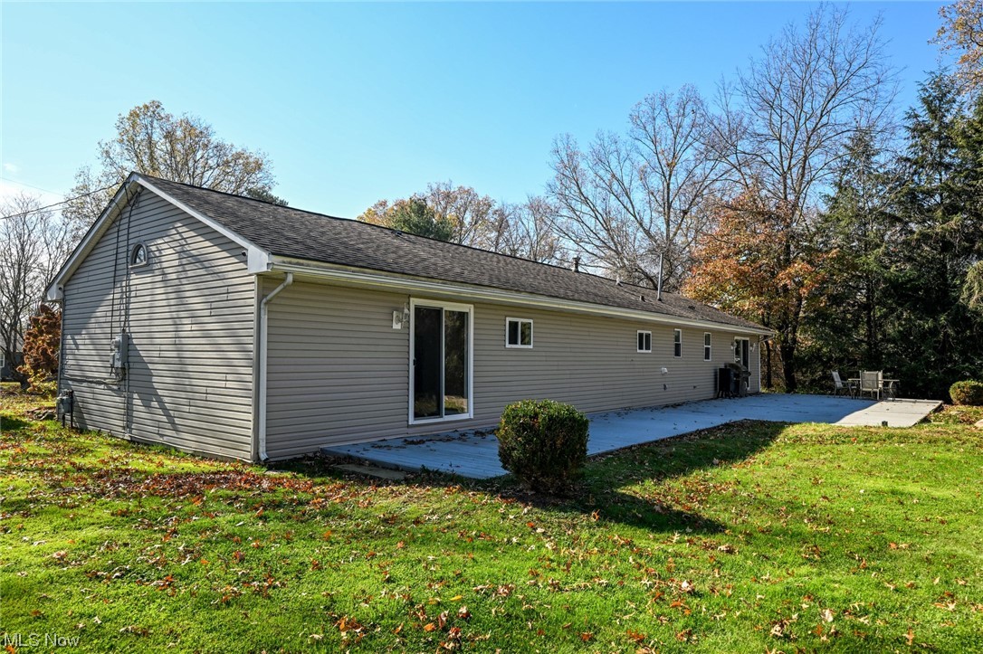 1509 McTaggart Road Stow, OH 44224 - Photo 3 of 30 side view of this 1750 square ft Ranch