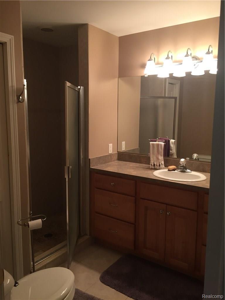 21325 24 Mile Road Macomb, MI 48042 - Photo 23 of 38 Master bathrooom