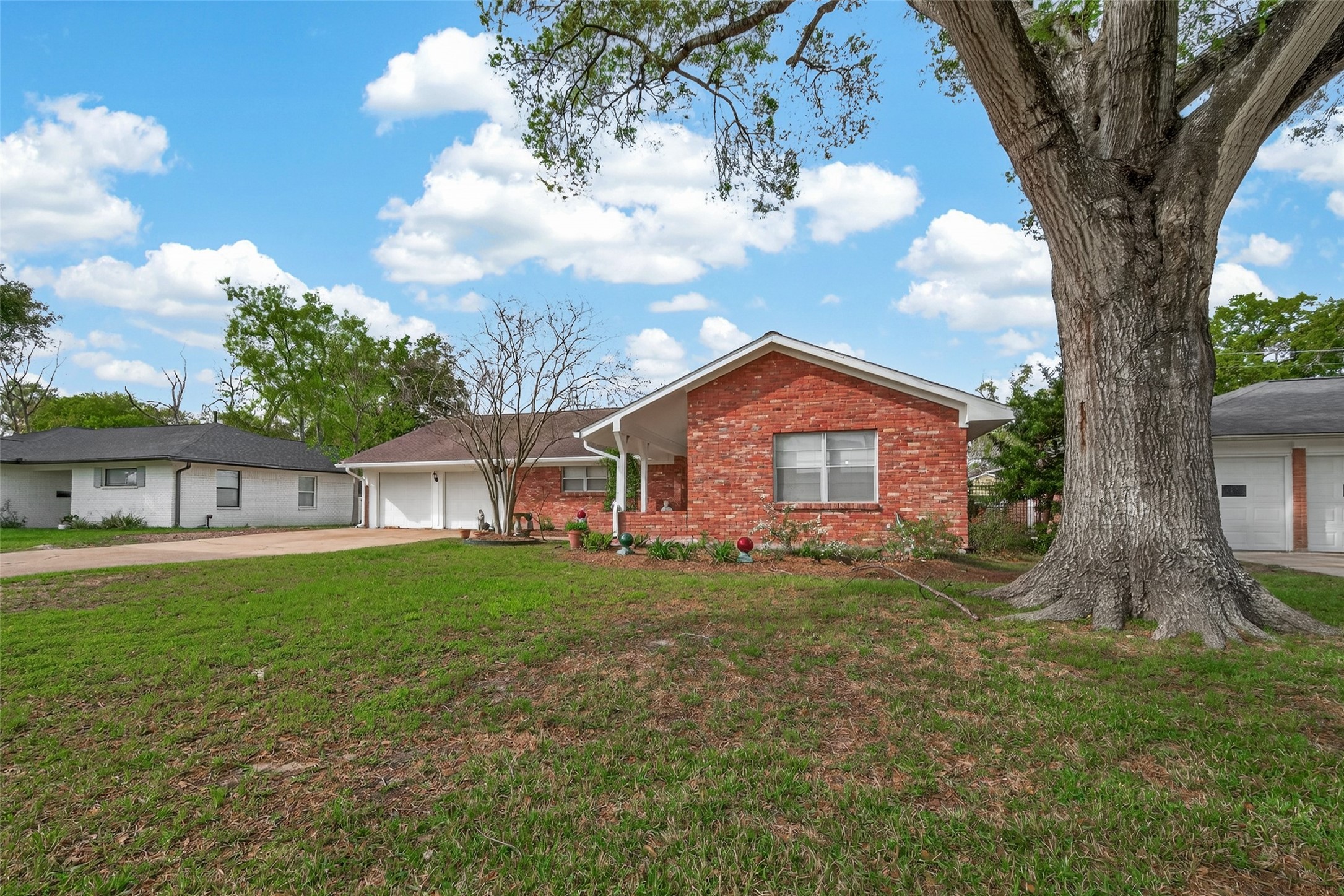 5646 Hazen Street Houston, TX 77081 - Photo 4 of 43