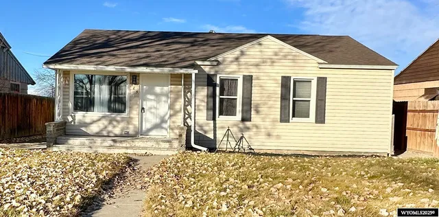 $215,000 | 405 Howell Avenue, Worland, WY 82401