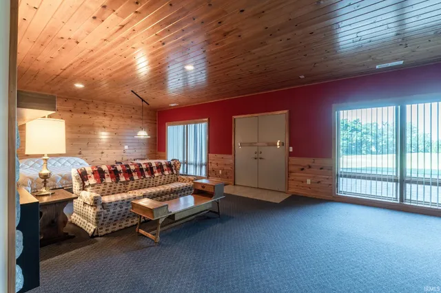 $1,750,000 | 28 EMS W15 Lane, North Webster, IN 46555