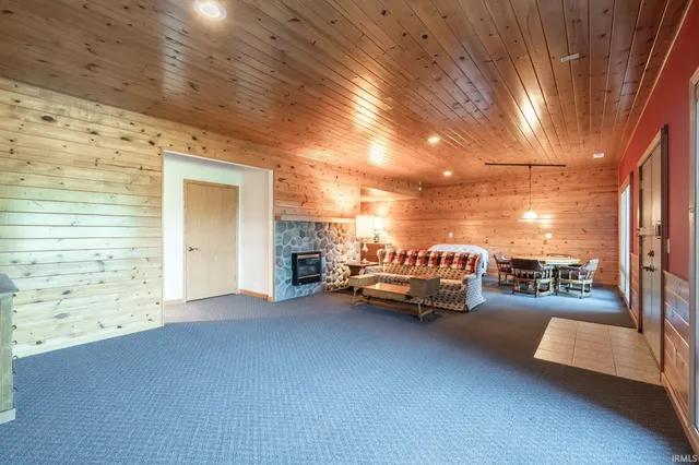 $1,750,000 | 28 EMS W15 Lane, North Webster, IN 46555