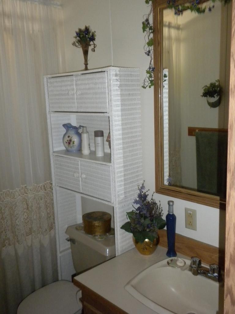21795 Bend Ferry Road, Unit RIVER BEND Red Bluff, CA 96080 - Photo 12 of 17 2nd bath