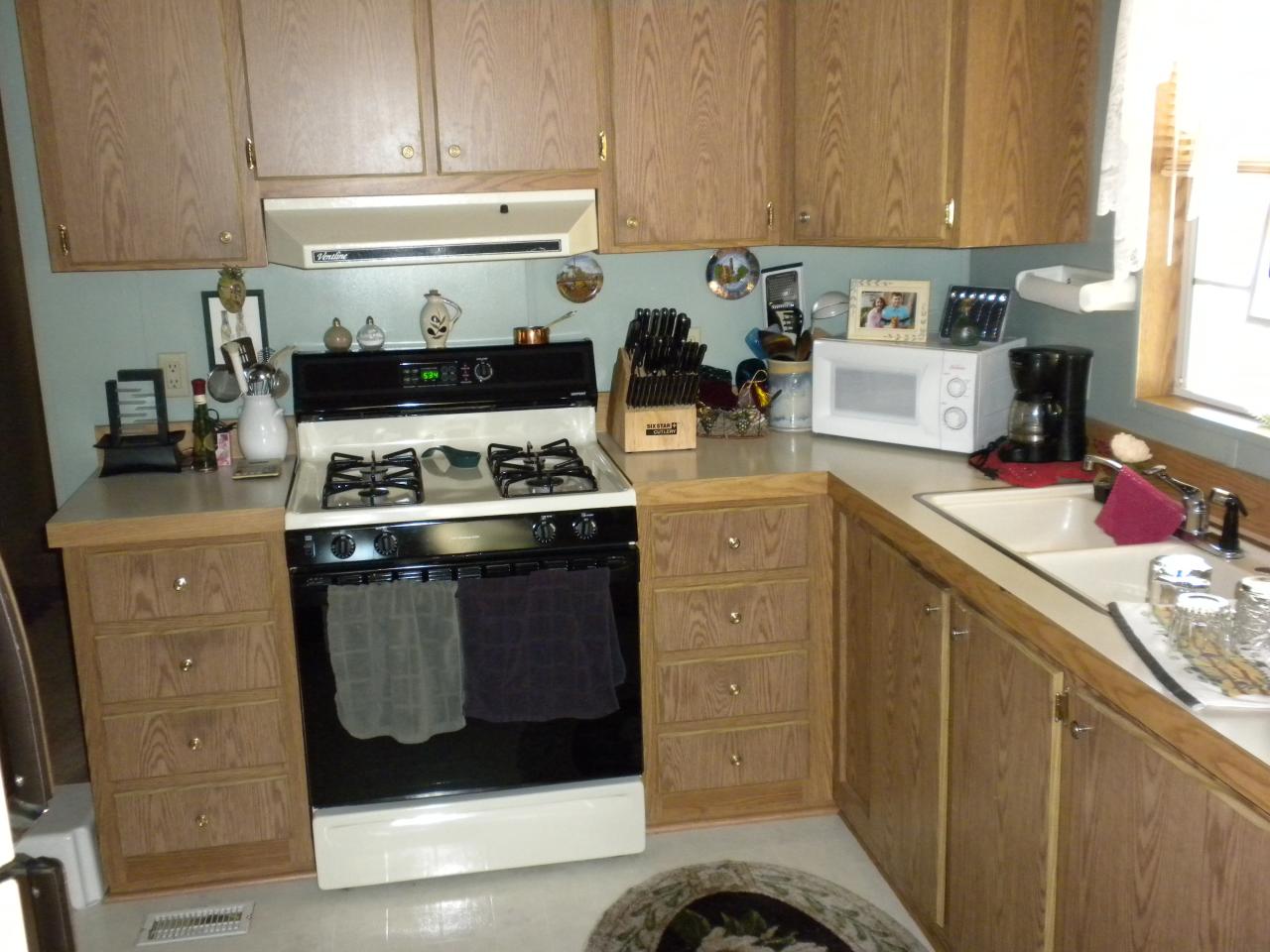21795 Bend Ferry Road, Unit RIVER BEND Red Bluff, CA 96080 - Photo 7 of 17 Kitchen