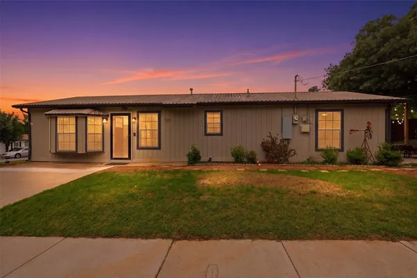 $1,800 | 729 Hettie Street, Denton, TX 76209