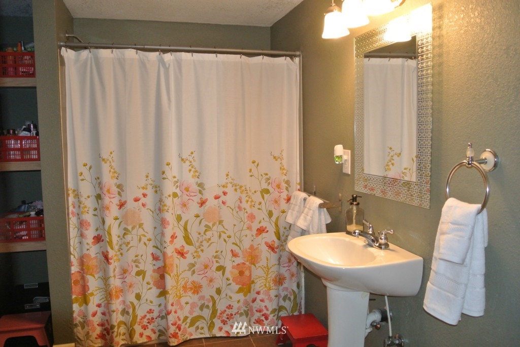 2616 Perry Avenue Bremerton, WA 98310 - Photo 11 of 25 Gallery Image 11