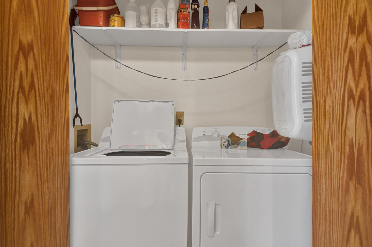 1142 Northeast Ross Road Bend, OR 97701 - Photo 19 of 30 Laundry closet outside of master bedroom