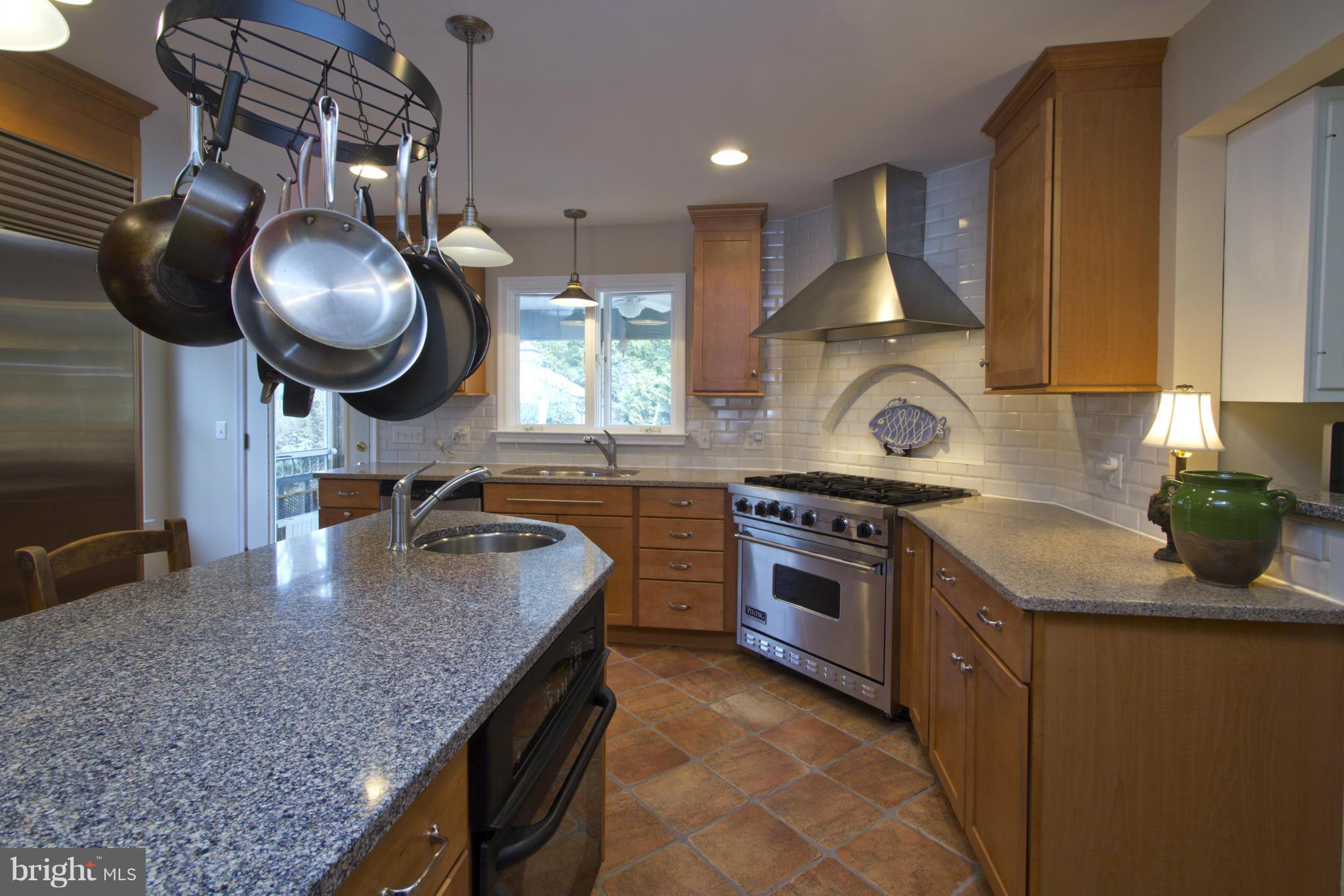 1471 Grandview Road Arnold, MD 21012 - Photo 11 of 30 Viking Range/Hood, Silestone Counters