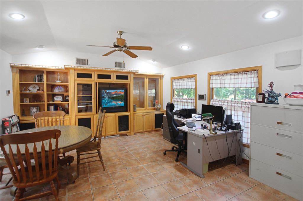 13896 County Road 3140 Tyler, TX 75706 - Photo 12 of 37