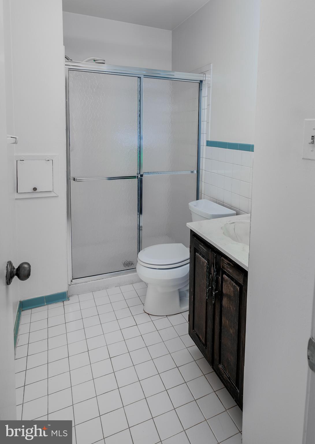 7952 Inverness Ridge Road Potomac, MD 20854 - Photo 18 of 35 Master bathroom