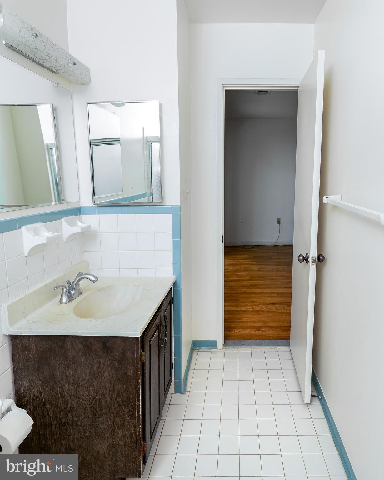 7952 Inverness Ridge Road Potomac, MD 20854 - Photo 19 of 35 Master Bathroom