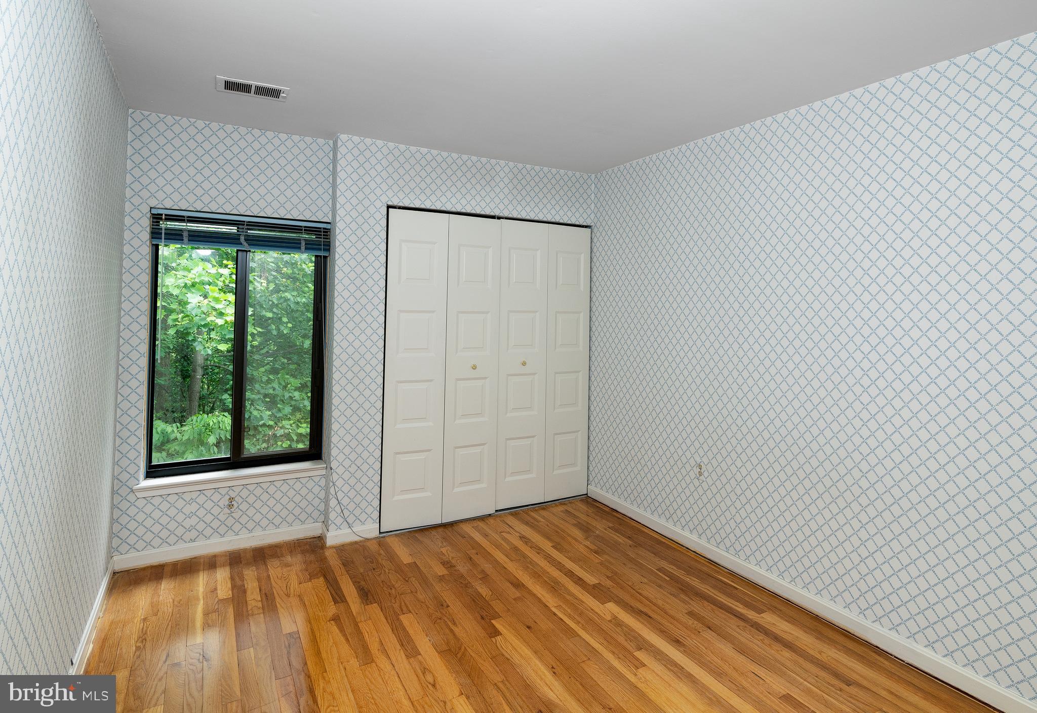 7952 Inverness Ridge Road Potomac, MD 20854 - Photo 21 of 35 3rd bedroom