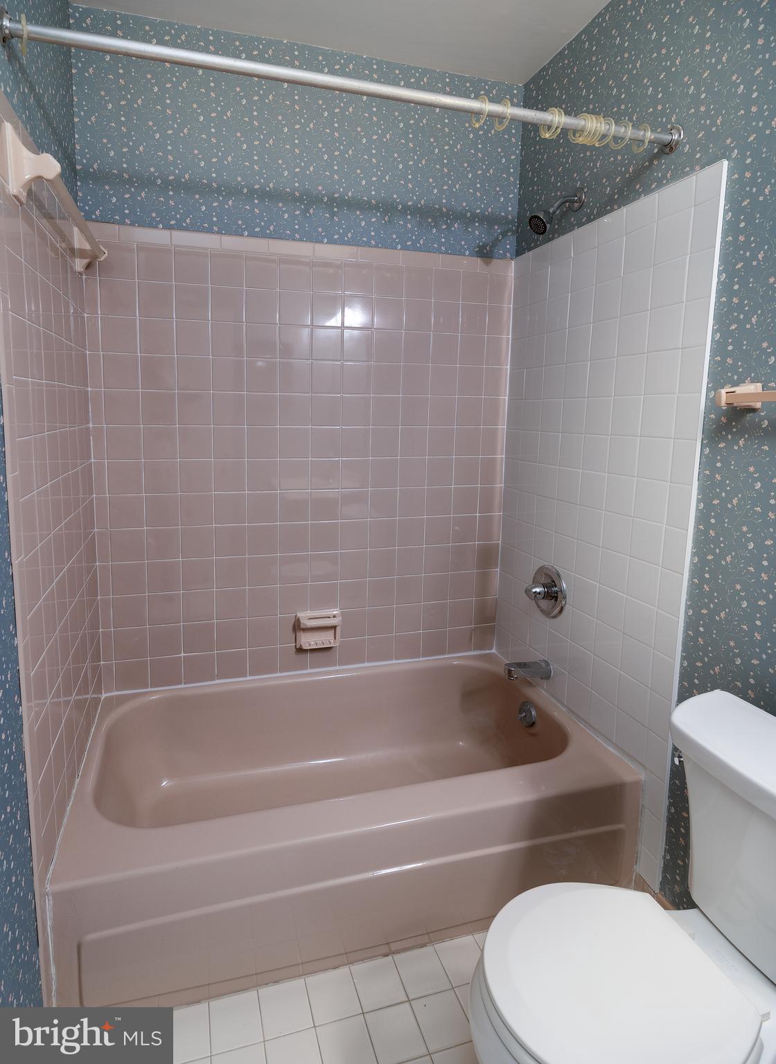 7952 Inverness Ridge Road Potomac, MD 20854 - Photo 22 of 35 Hall bathroom