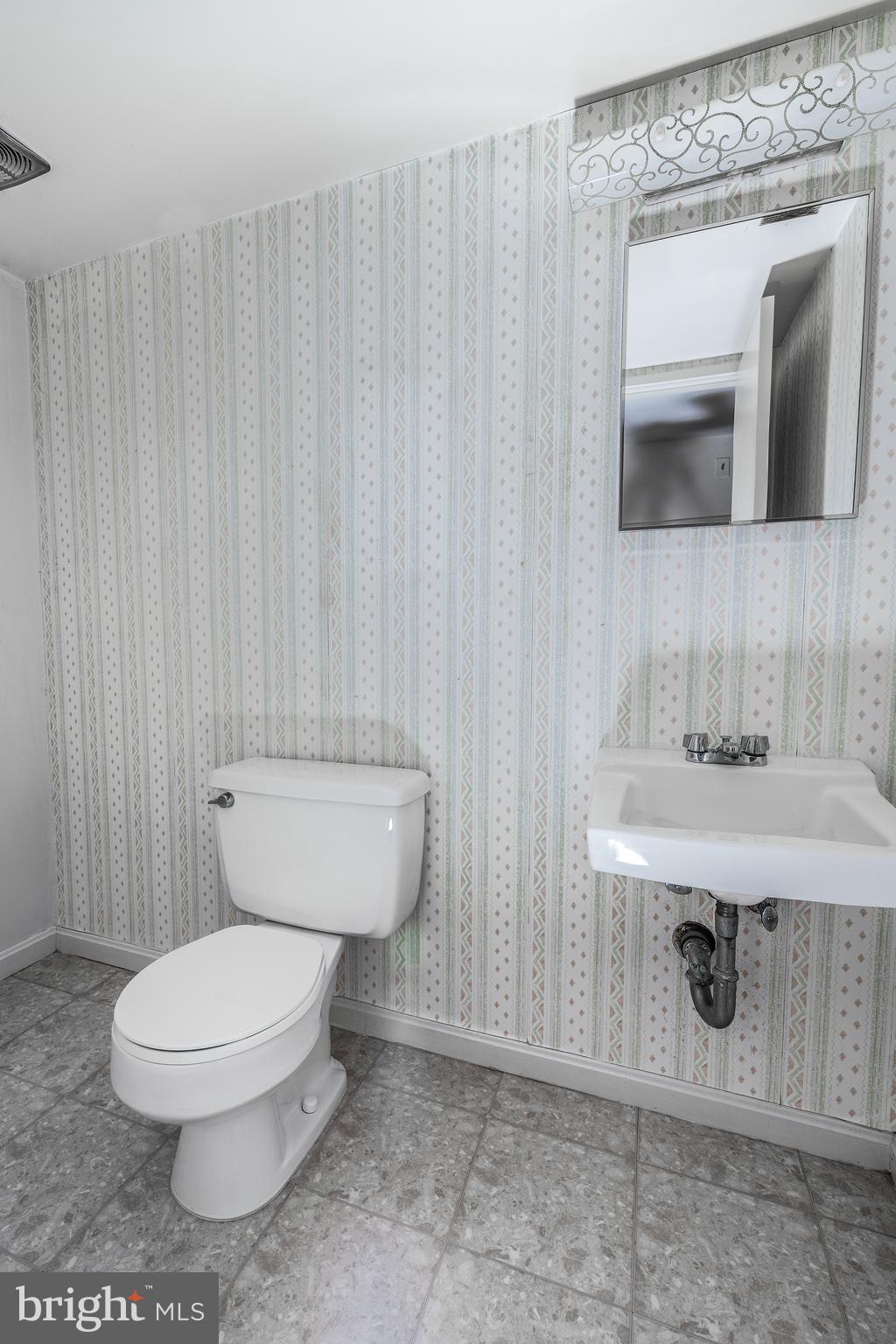 7952 Inverness Ridge Road Potomac, MD 20854 - Photo 28 of 35