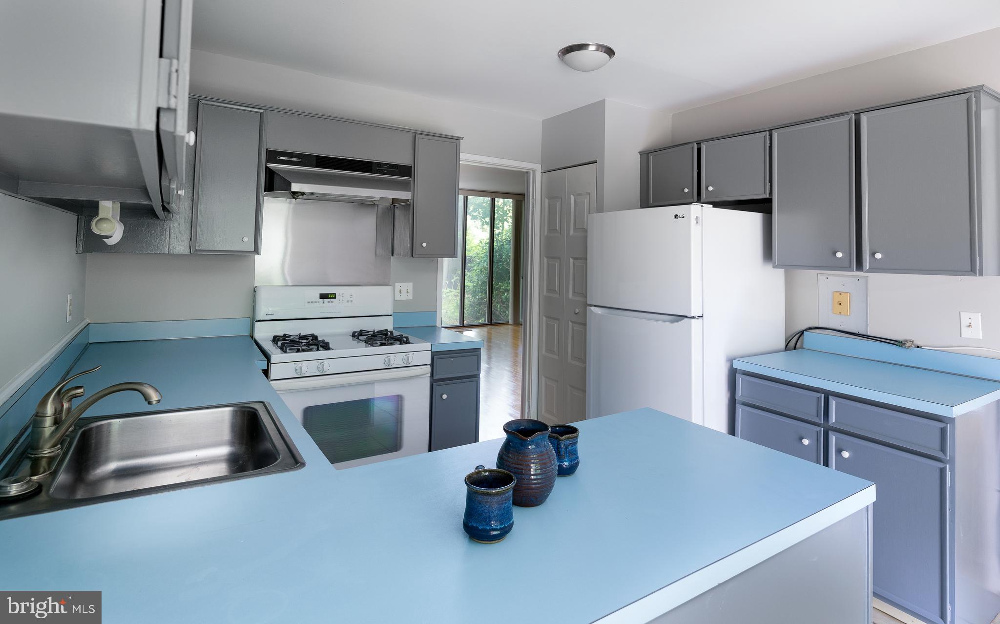 7952 Inverness Ridge Road Potomac, MD 20854 - Photo 10 of 35