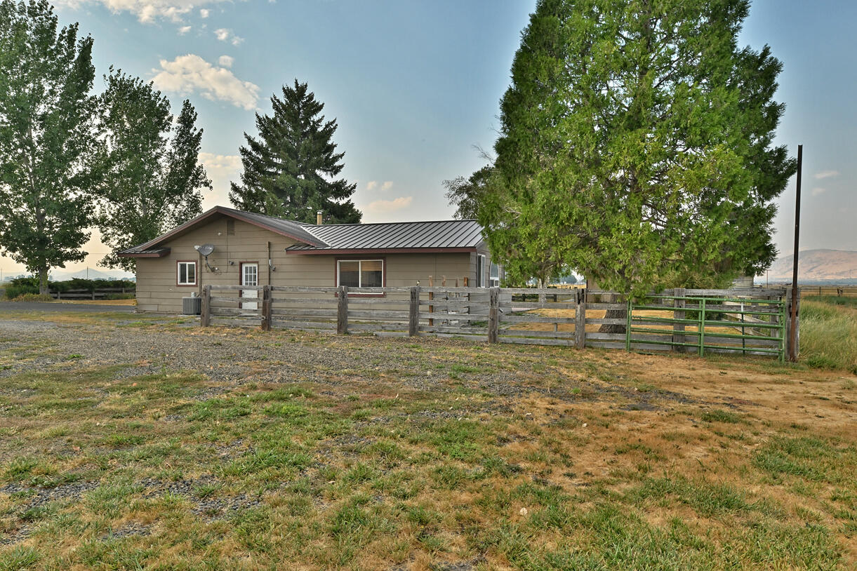 9151 Springlake Road Klamath Falls, OR 97603 - Photo 29 of 32 DSC_7334