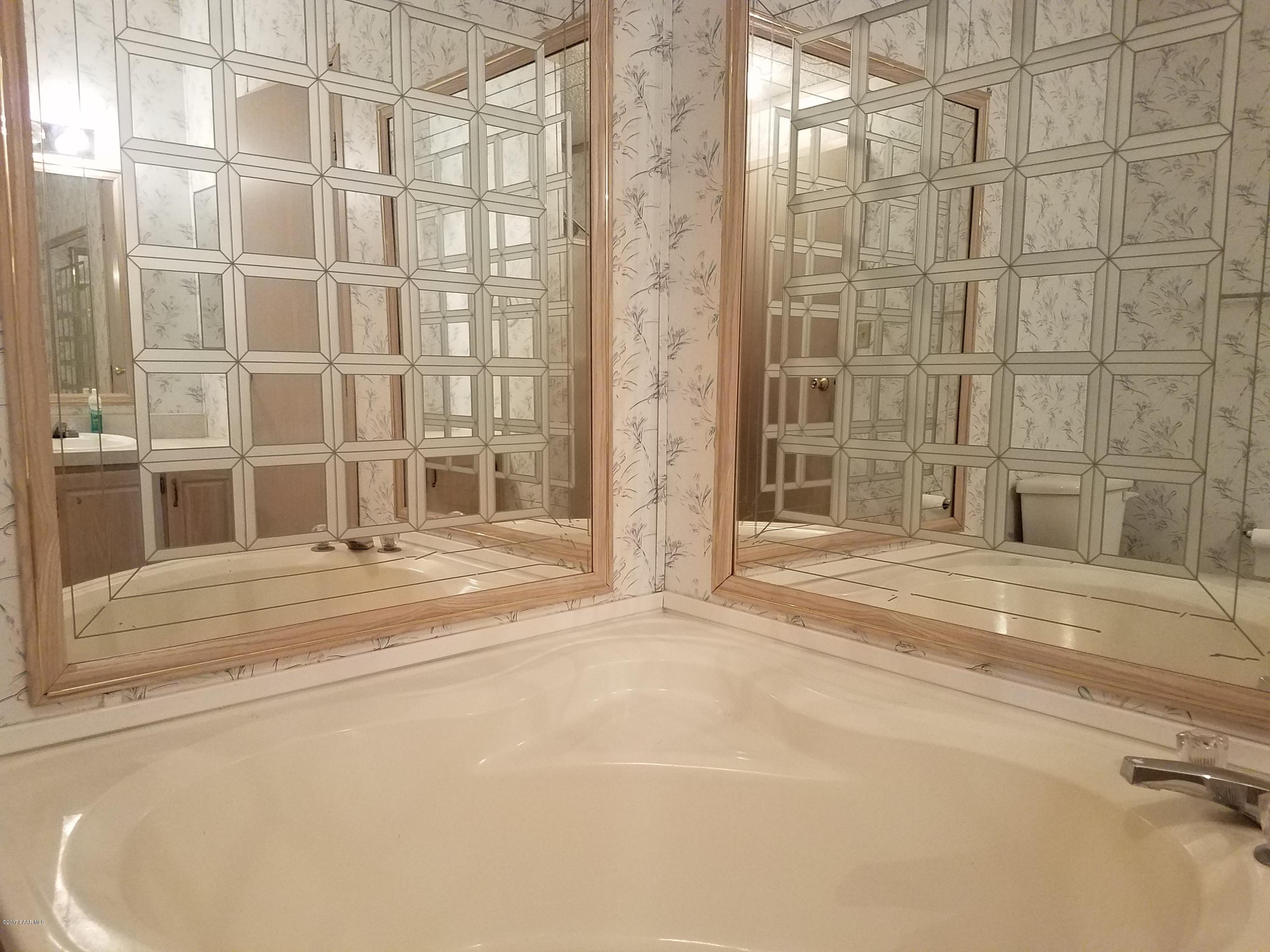 24745 North Patricia Road Paulden, AZ 86334 - Photo 4 of 14 garden tub-master bath