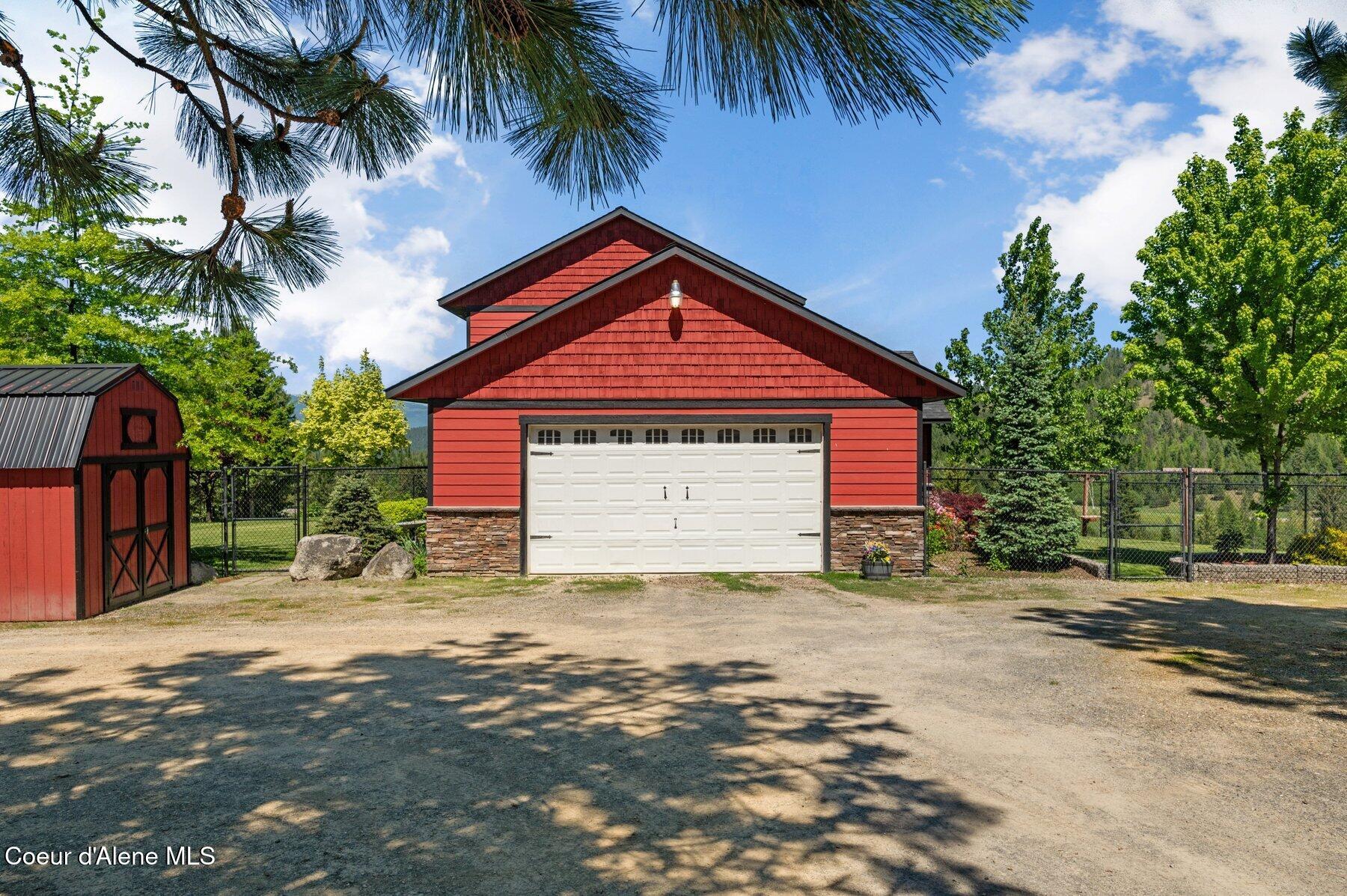 2902 Jewel Lake Road Sagle, ID 83860 - Photo 27 of 51 Driveway