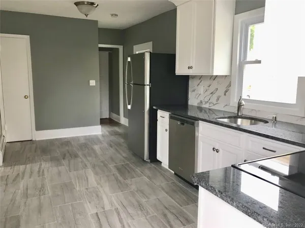 $1,700 | 15 Crofut Place, Unit 1, Danbury, CT 06810