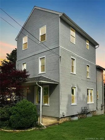 $1,700 | 15 Crofut Place, Unit 1, Danbury, CT 06810