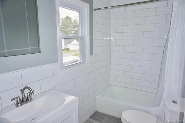 $1,700 | 15 Crofut Place, Unit 1, Danbury, CT 06810