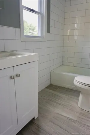 $1,700 | 15 Crofut Place, Unit 1, Danbury, CT 06810