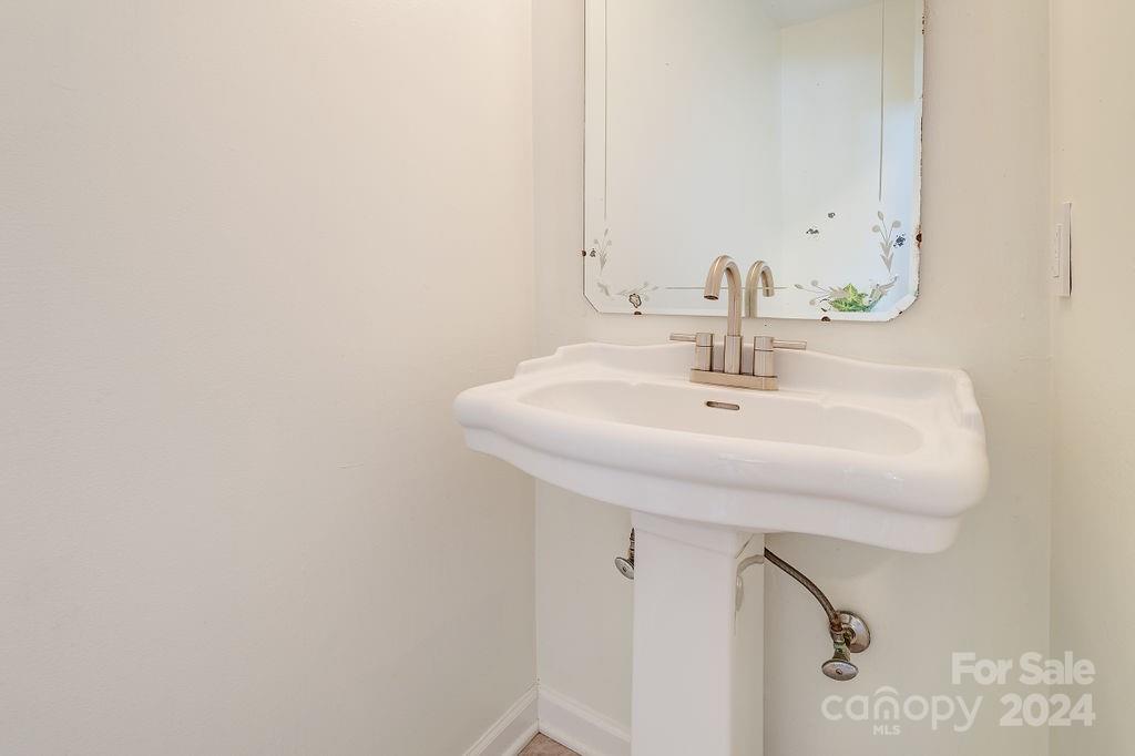 32 Winthrop Road Asheville, NC 28806 - Photo 16 of 29 Gallery Image 16