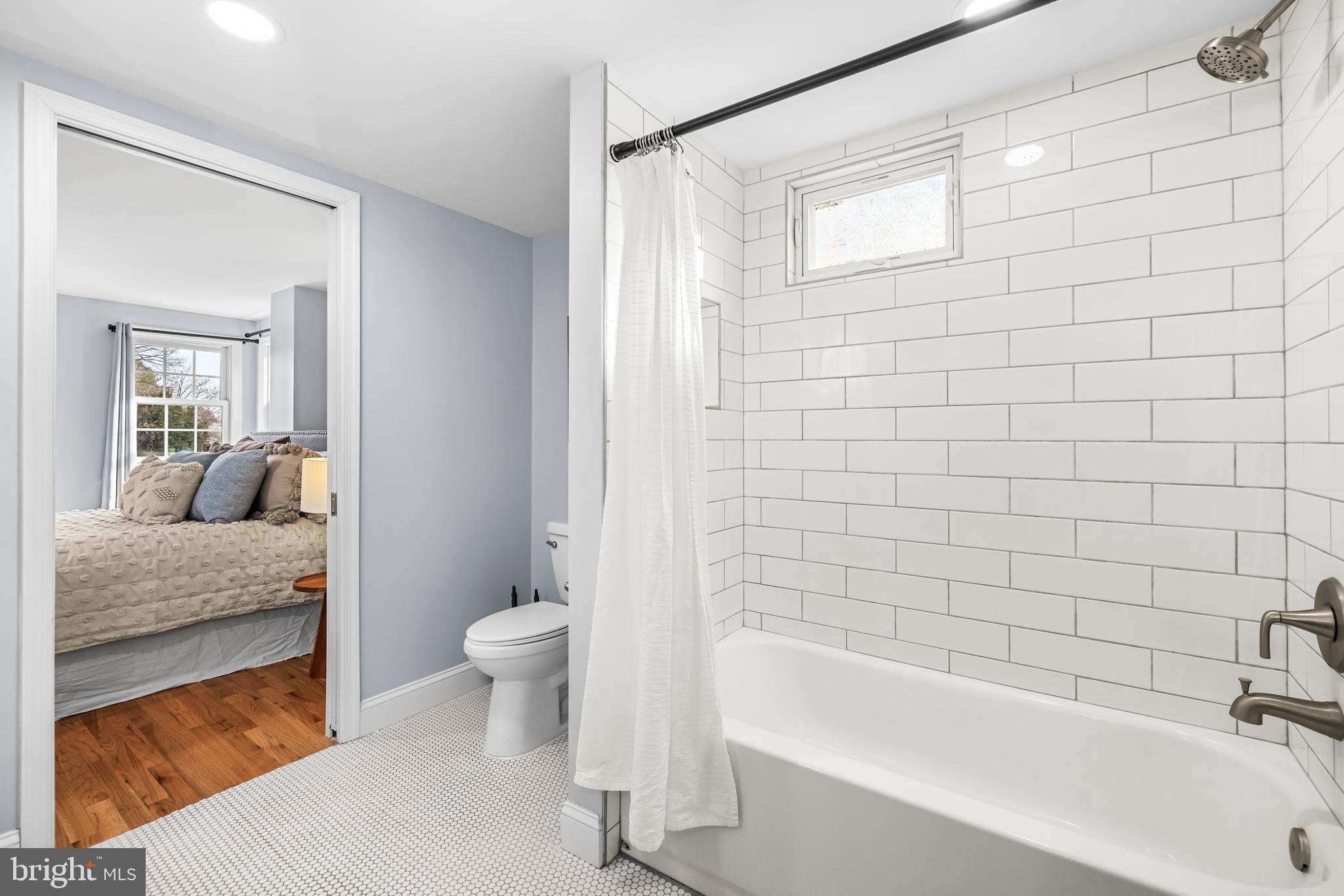 3533 Stansbury Mill Road Phoenix, MD 21131 - Photo 33 of 47 a bathroom with a bathtub and a toilet