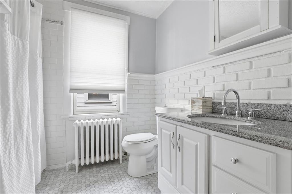 813 Academy Place Pittsburgh, PA 15243 - Photo 20 of 25 Hall Bath