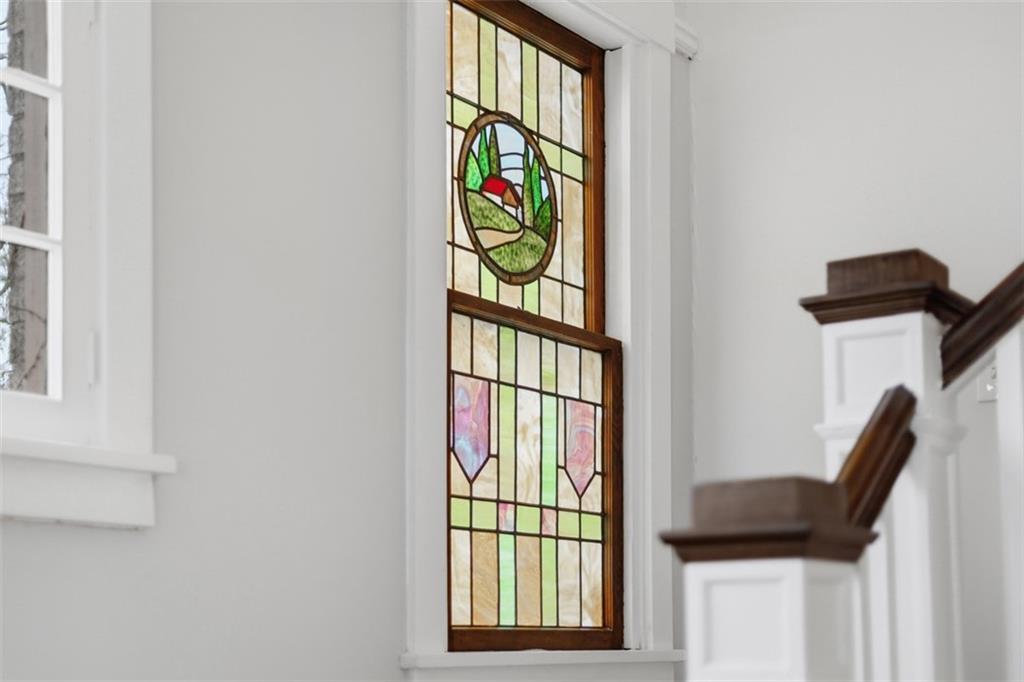 813 Academy Place Pittsburgh, PA 15243 - Photo 6 of 25 Original Stained Glass Windoow in Entry