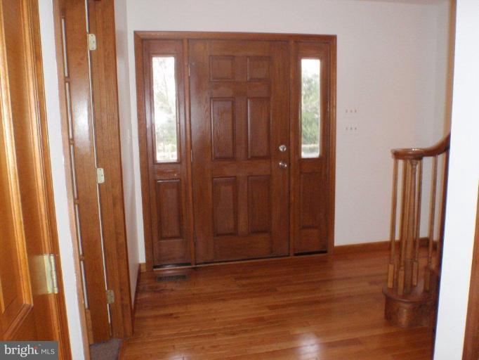 1420 Wakefield Valley Road New Windsor, MD 21776 - Photo 4 of 30 Entrance / Foyer